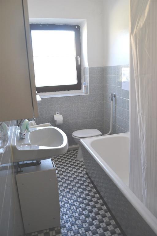 Gastehaus Sebastian Pension Erding Kamer foto