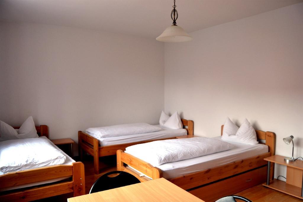 Gastehaus Sebastian Pension Erding Kamer foto